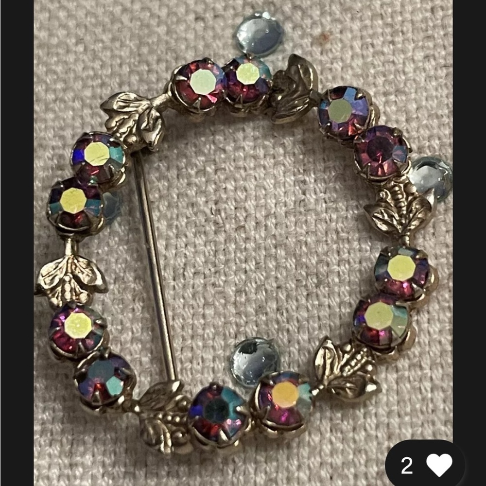 vintage brooch pin with Beautiful Rhinestones